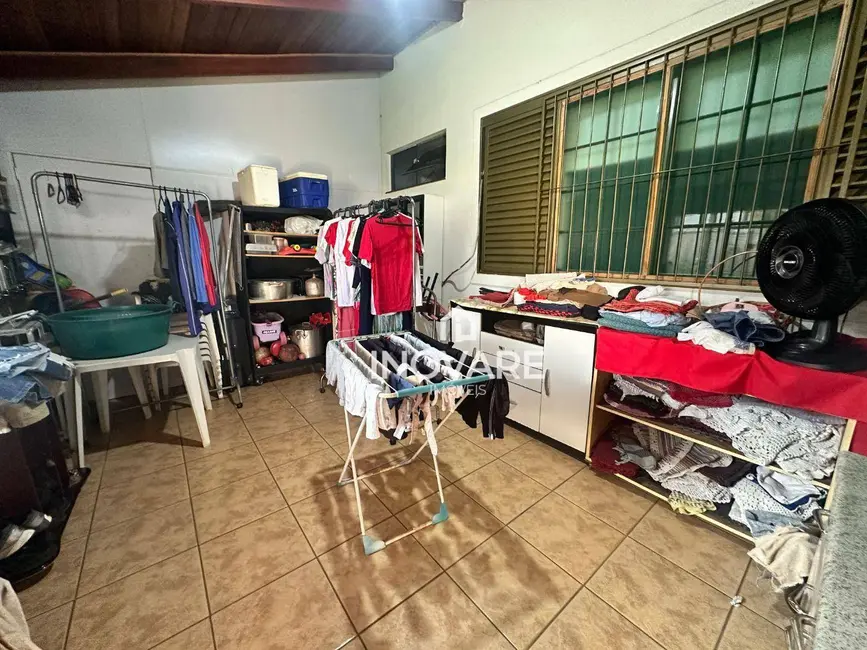 Casa com 4 quartos à venda em Itumbiara - GO - imagem 9 Foto 9 de Casa com 4 quartos à venda em Itumbiara - GO