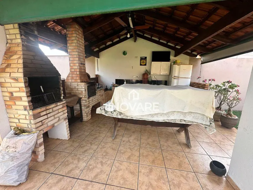 Casa com 4 quartos à venda em Itumbiara - GO - imagem 7 Foto 7 de Casa com 4 quartos à venda em Itumbiara - GO