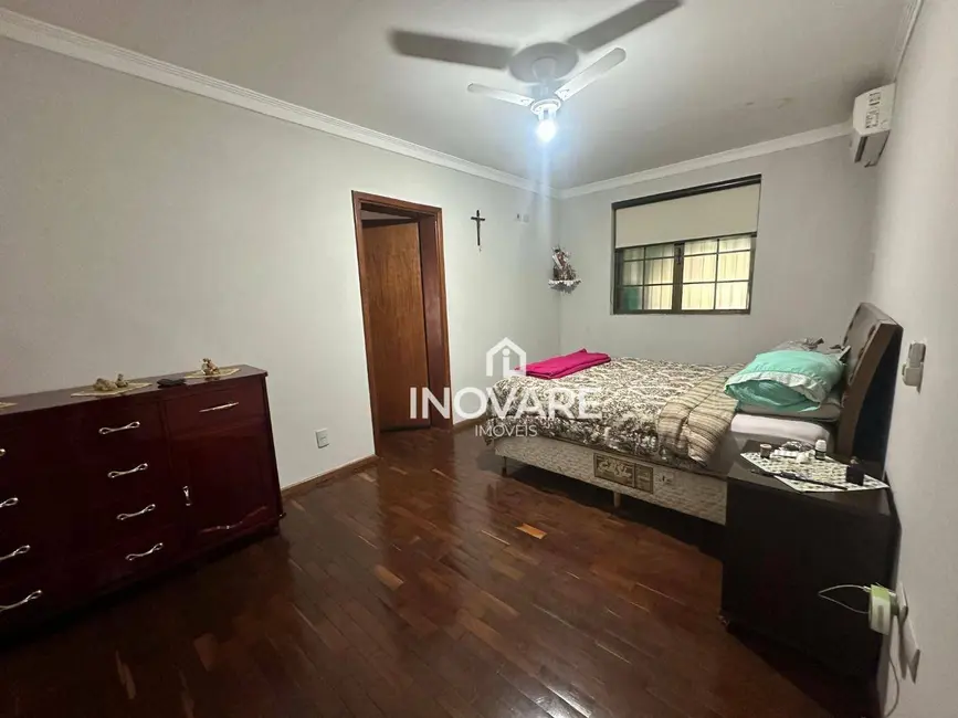 Casa com 4 quartos à venda em Itumbiara - GO - imagem 8 Foto 8 de Casa com 4 quartos à venda em Itumbiara - GO