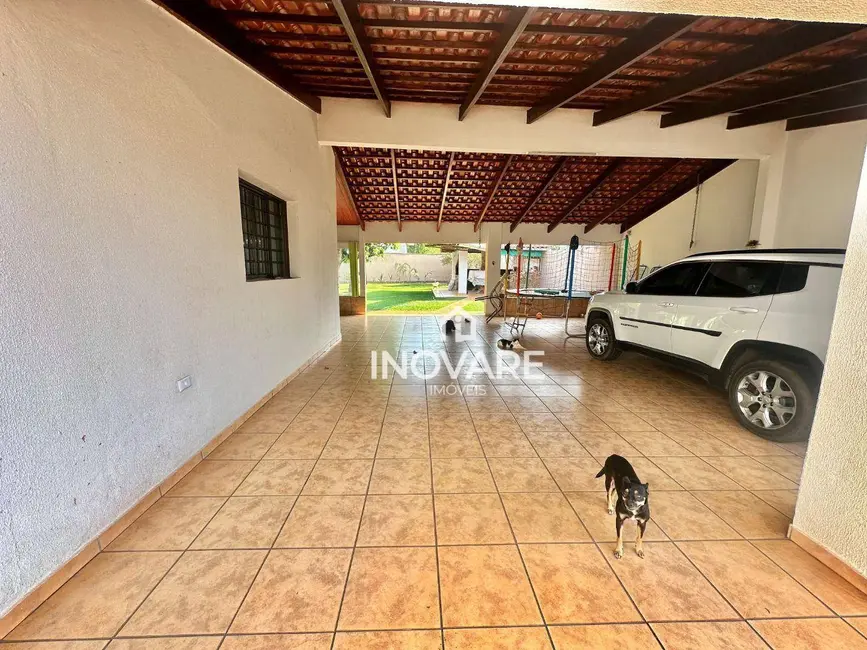 Casa com 4 quartos à venda em Itumbiara - GO - imagem 3 Foto 3 de Casa com 4 quartos à venda em Itumbiara - GO