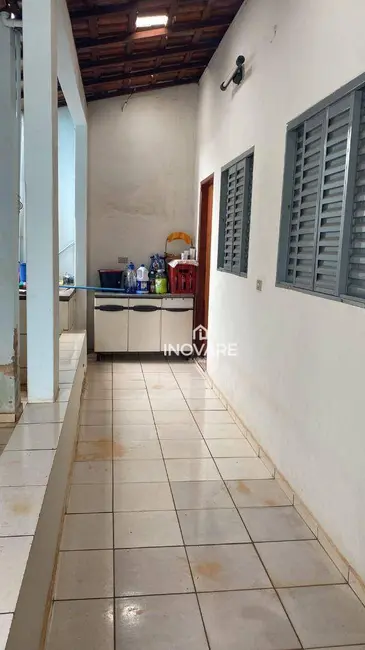Casa com 4 quartos à venda, 250m2 em Setor Rodoviário, Itumbiara - GO - imagem 5 Foto 5 de Casa com 4 quartos à venda, 250m2 em Setor Rodoviário, Itumbiara - GO