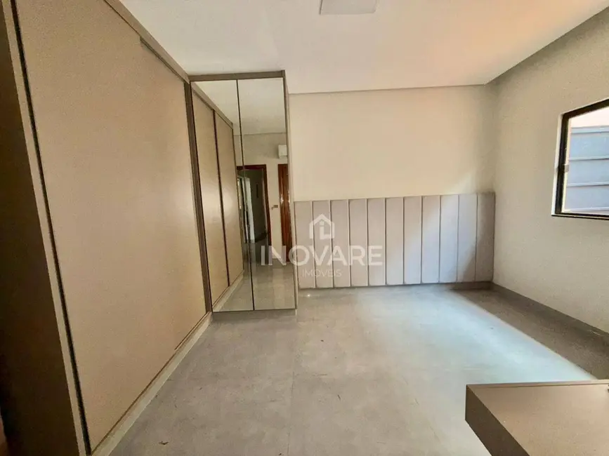 Foto 8 de Casa com 3 quartos à venda, 360m2 em Itumbiara - GO
