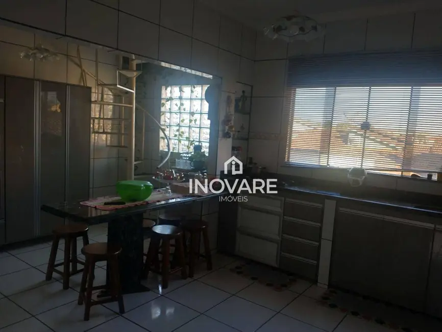 Foto 3 de Casa com 2 quartos à venda, 360m2 em Itumbiara - GO