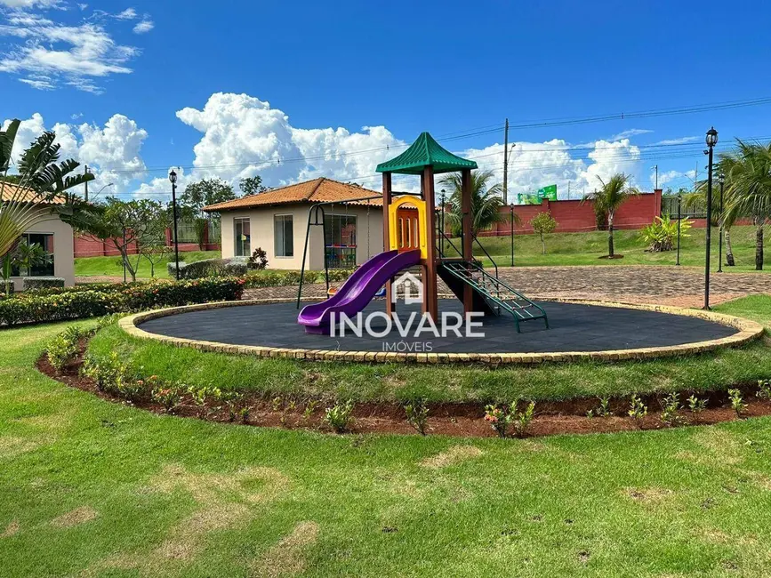 Casa com 2 quartos à venda, 300m2 em Arapora - MG - imagem 5 Foto 5 de Casa com 2 quartos à venda, 300m2 em Arapora - MG