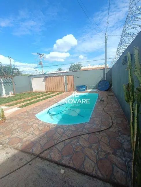 Foto 1 de Casa com 3 quartos à venda, 360m2 em Setor Planalto, Itumbiara - GO