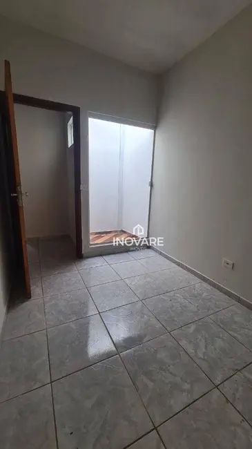 Casa com 2 quartos para alugar, 385m2 em Jardim Leonora, Itumbiara - GO - imagem 5 Foto 5 de Casa com 2 quartos para alugar, 385m2 em Jardim Leonora, Itumbiara - GO