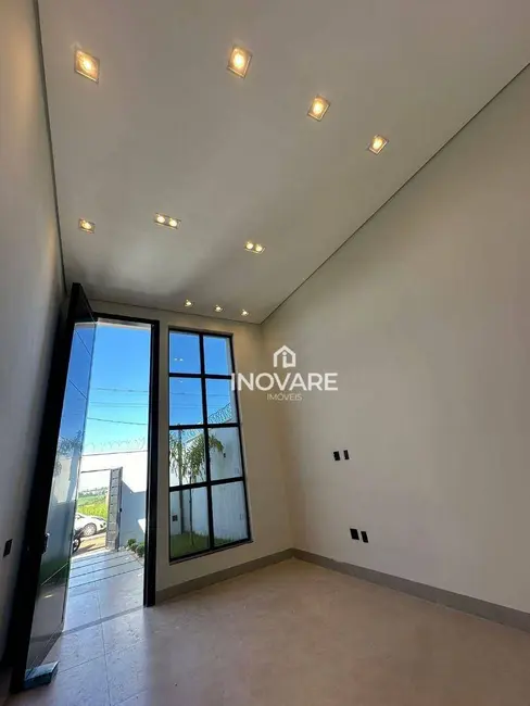 Casa com 3 quartos à venda, 250m2 em Itumbiara - GO - imagem 3 Foto 3 de Casa com 3 quartos à venda, 250m2 em Itumbiara - GO