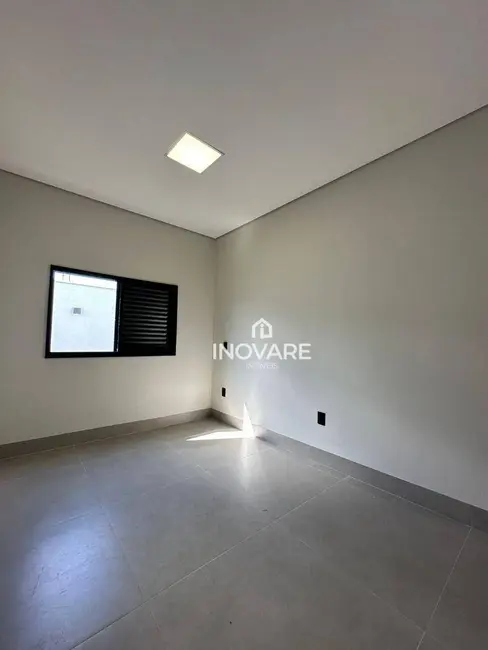 Casa com 3 quartos à venda, 250m2 em Itumbiara - GO - imagem 5 Foto 5 de Casa com 3 quartos à venda, 250m2 em Itumbiara - GO