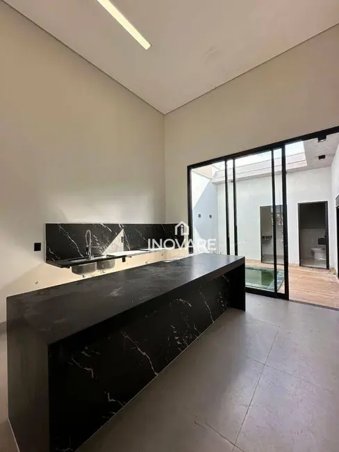 Casa com 3 quartos à venda, 250m2 em Itumbiara - GO - imagem 4 Foto 4 de Casa com 3 quartos à venda, 250m2 em Itumbiara - GO