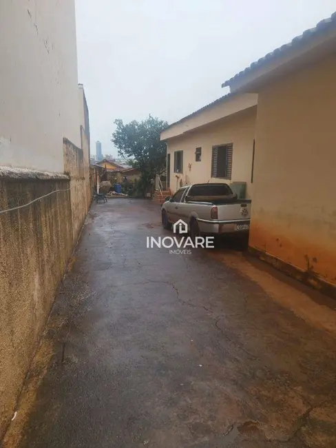 Foto 2 de Casa com 4 quartos à venda, 420m2 em Itumbiara - GO