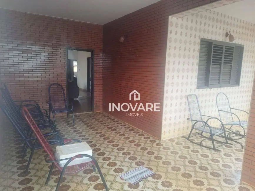Foto 1 de Casa com 4 quartos à venda, 420m2 em Itumbiara - GO