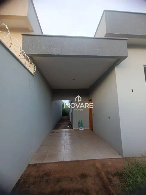 Foto 2 de Casa com 2 quartos à venda, 180m2 em Itumbiara - GO