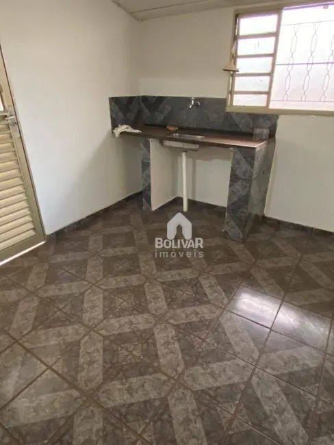 Foto 6 de Casa com 2 quartos para alugar, 216m2 em Itumbiara - GO