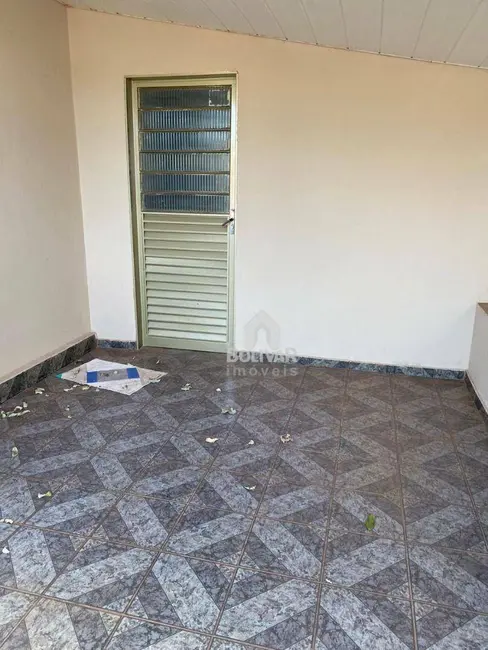 Foto 2 de Casa com 2 quartos para alugar, 216m2 em Itumbiara - GO