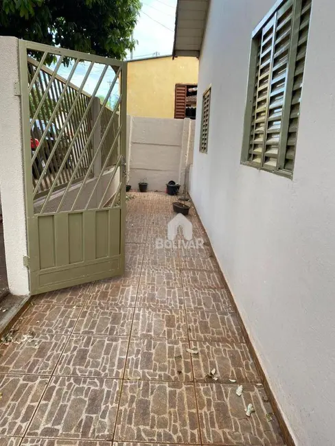 Foto 1 de Casa com 2 quartos para alugar, 216m2 em Itumbiara - GO