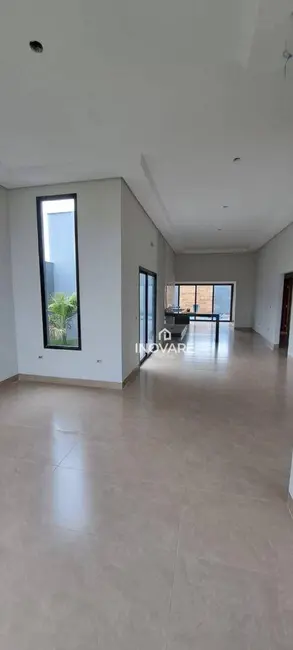 Casa com 3 quartos à venda, 364m2 em Itumbiara - GO - imagem 3 Foto 3 de Casa com 3 quartos à venda, 364m2 em Itumbiara - GO