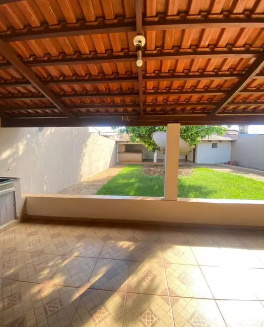 Foto 1 de Casa com 3 quartos para alugar, 396m2 em Itumbiara - GO