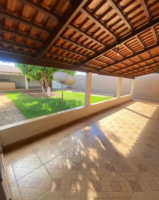 Foto 4 de Casa com 3 quartos para alugar, 396m2 em Itumbiara - GO