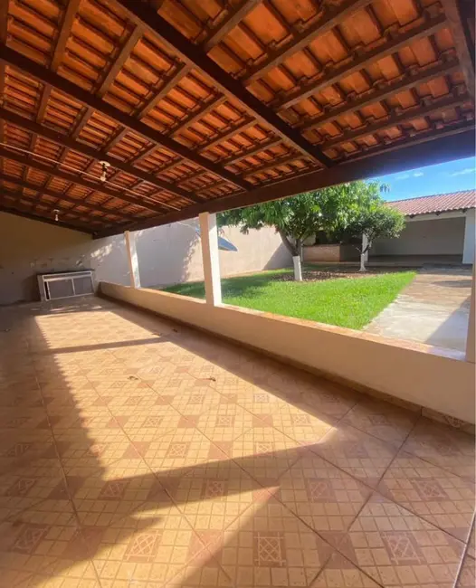 Foto 2 de Casa com 3 quartos para alugar, 396m2 em Itumbiara - GO