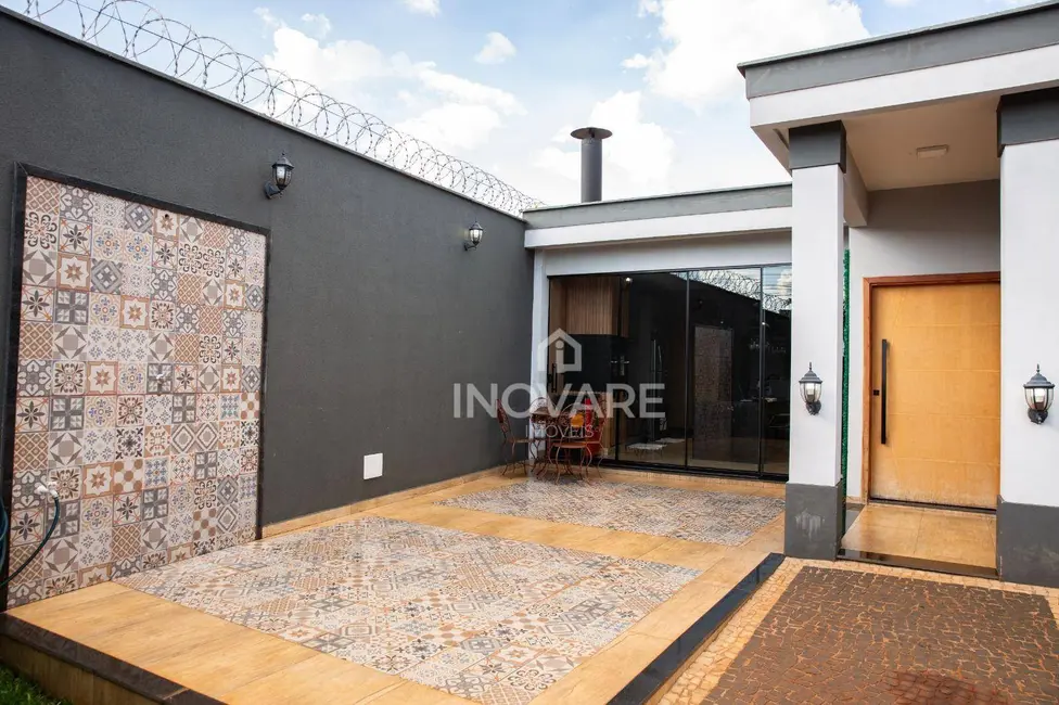 Casa com 3 quartos à venda, 440m2 em Karfan, Itumbiara - GO - imagem 2 Foto 2 de Casa com 3 quartos à venda, 440m2 em Karfan, Itumbiara - GO