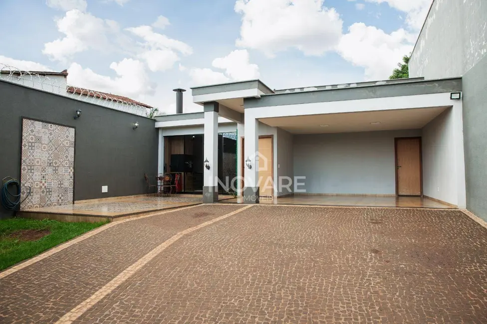 Casa com 3 quartos à venda, 440m2 em Karfan, Itumbiara - GO - imagem 1 Foto 1 de Casa com 3 quartos à venda, 440m2 em Karfan, Itumbiara - GO