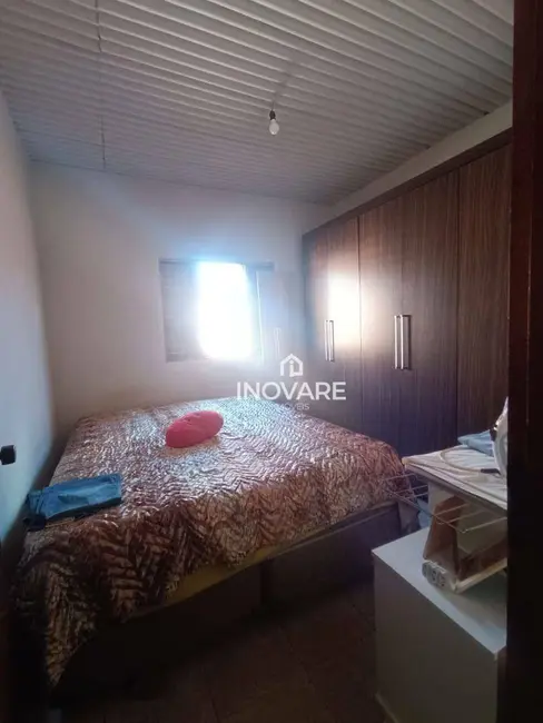 Foto 2 de Casa com 2 quartos à venda, 300m2 em Itumbiara - GO