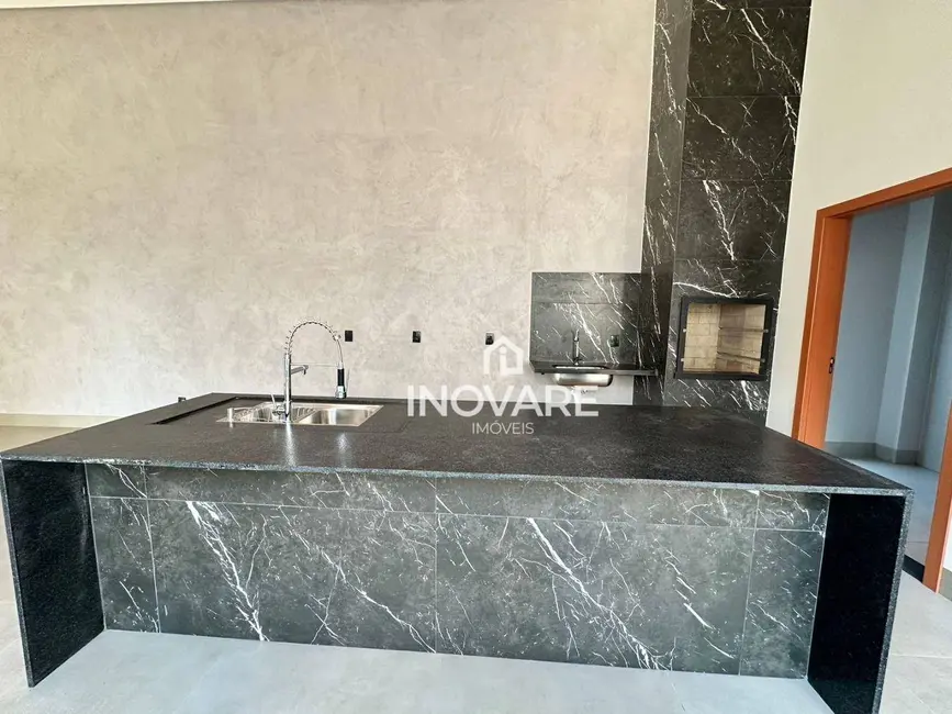 Casa de Condomínio com 3 quartos à venda, 300m2 em Arapora - MG - imagem 5 Foto 5 de Casa de Condomínio com 3 quartos à venda, 300m2 em Arapora - MG