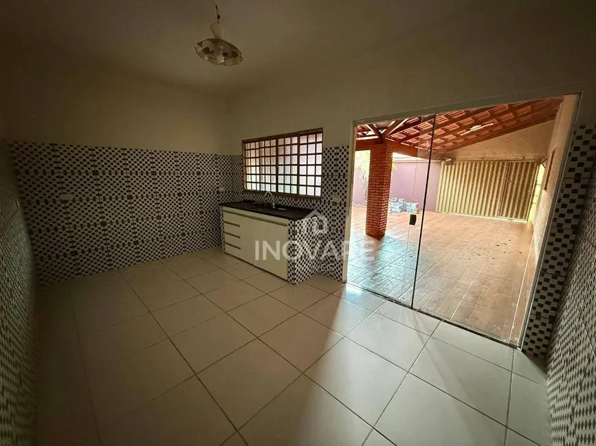 Casa com 3 quartos para alugar, 160m2 em Itumbiara - GO - imagem 6 Foto 6 de Casa com 3 quartos para alugar, 160m2 em Itumbiara - GO