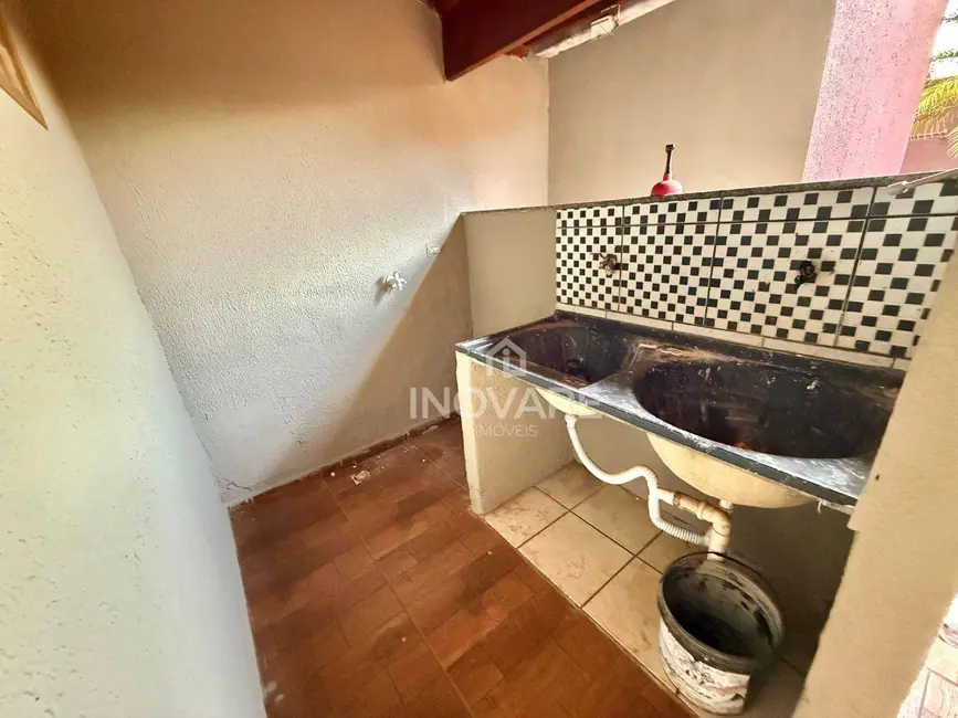 Casa com 3 quartos para alugar, 160m2 em Itumbiara - GO - imagem 9 Foto 9 de Casa com 3 quartos para alugar, 160m2 em Itumbiara - GO