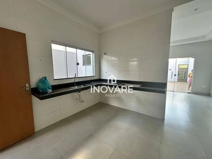 Casa com 3 quartos à venda, 180m2 em Setor Planalto, Itumbiara - GO - imagem 3 Foto 3 de Casa com 3 quartos à venda, 180m2 em Setor Planalto, Itumbiara - GO