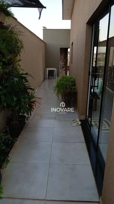 Casa com 3 quartos à venda, 240m2 em Arapora - MG - imagem 2 Foto 2 de Casa com 3 quartos à venda, 240m2 em Arapora - MG