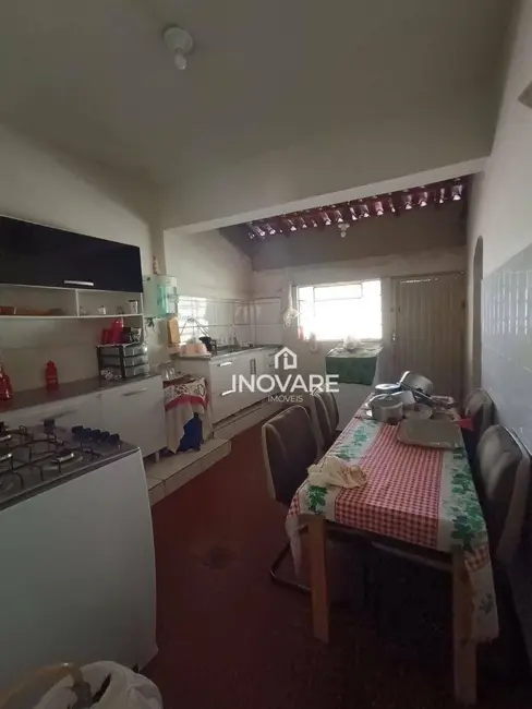 Casa com 3 quartos à venda, 1319m2 em Itumbiara - GO - imagem 4 Foto 4 de Casa com 3 quartos à venda, 1319m2 em Itumbiara - GO