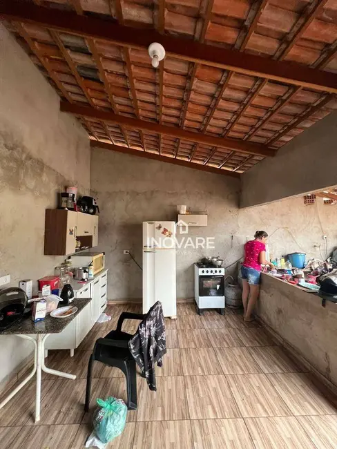 Casa com 3 quartos à venda, 300m2 em Itumbiara - GO - imagem 8 Foto 8 de Casa com 3 quartos à venda, 300m2 em Itumbiara - GO