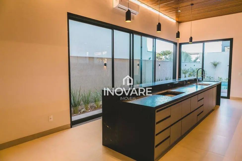 Casa de Condomínio com 3 quartos à venda, 455m2 em Condomínio Horizontal Paraíso, Itumbiara - GO - imagem 3 Foto 3 de Casa de Condomínio com 3 quartos à venda, 455m2 em Condomínio Horizontal Paraíso, Itumbiara - GO