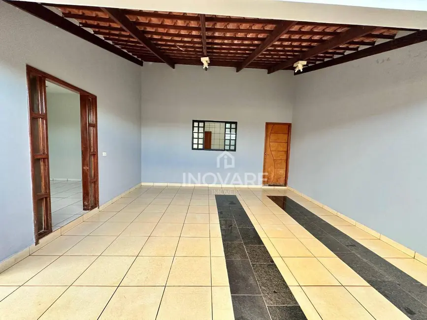 Foto 2 de Casa com 3 quartos para alugar, 250m2 em Itumbiara - GO