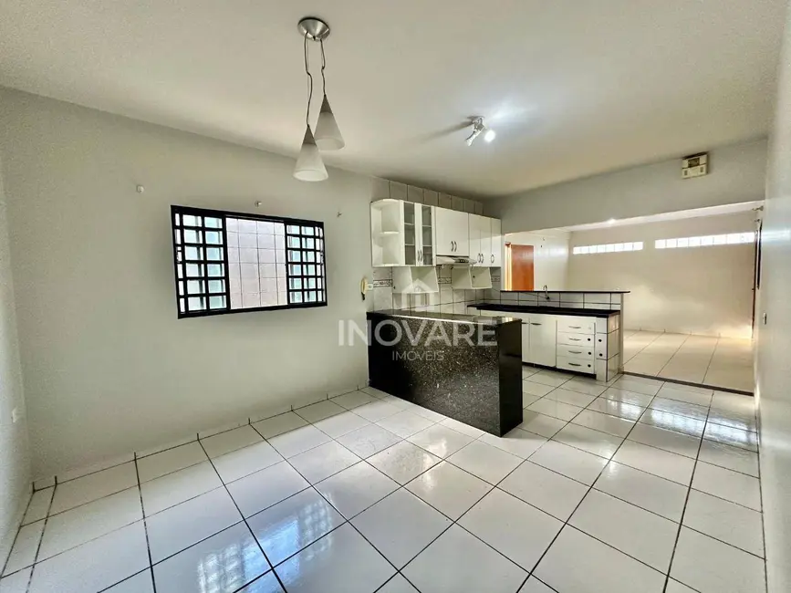 Foto 5 de Casa com 3 quartos para alugar, 250m2 em Itumbiara - GO