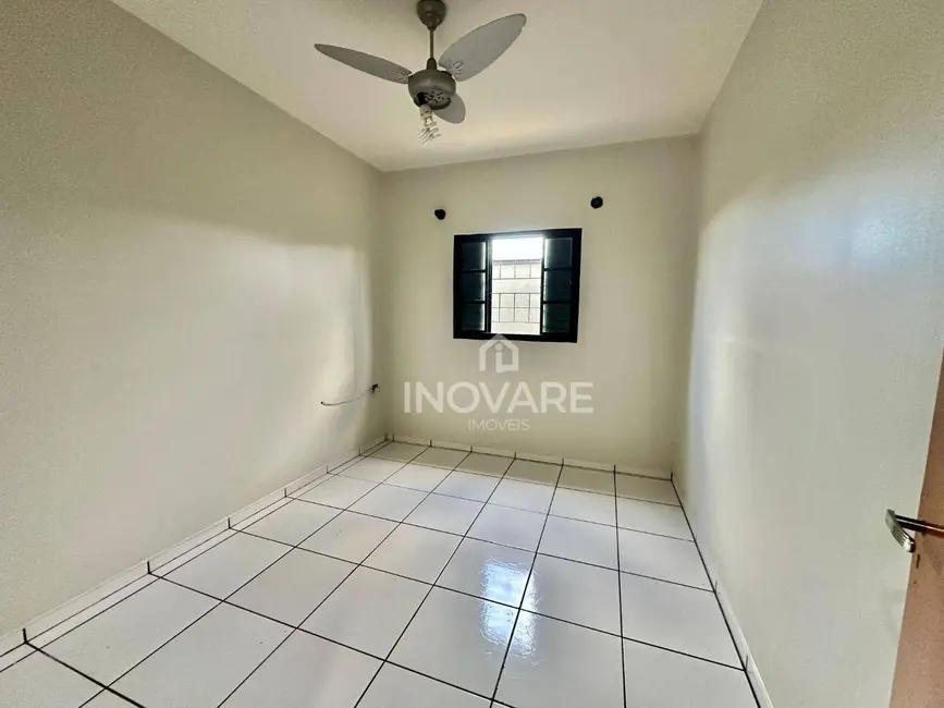 Foto 8 de Casa com 3 quartos para alugar, 250m2 em Itumbiara - GO