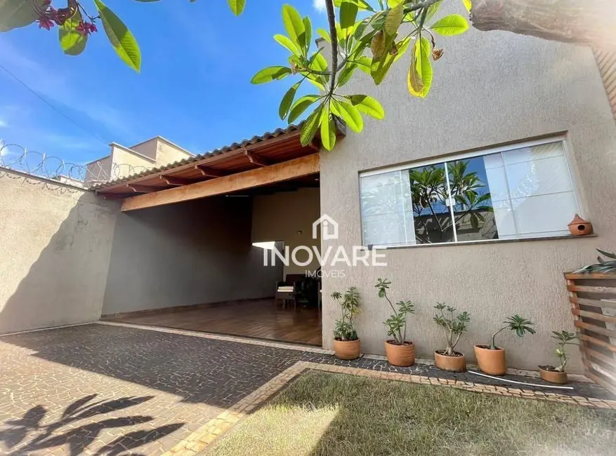 Casa com 3 quartos à venda, 200m2 em Jardim Morumbi, Itumbiara - GO - imagem 2 Foto 2 de Casa com 3 quartos à venda, 200m2 em Jardim Morumbi, Itumbiara - GO