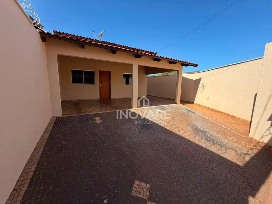 Foto 2 de Casa com 2 quartos para alugar, 200m2 em Itumbiara - GO