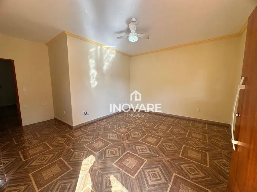 Foto 2 de Casa com 3 quartos à venda, 240m2 em Arapora - MG