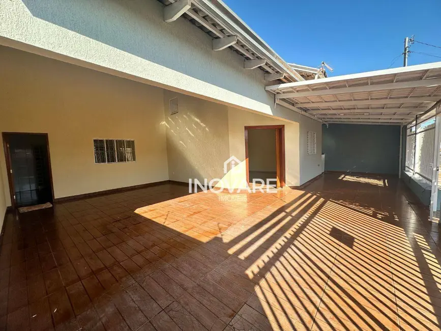 Foto 1 de Casa com 3 quartos à venda, 240m2 em Arapora - MG