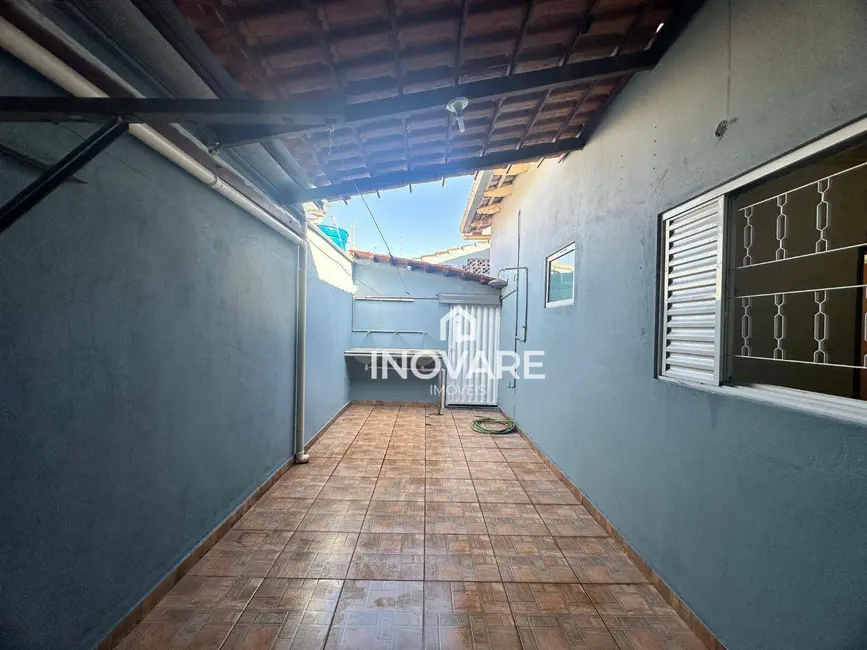 Casa com 3 quartos à venda, 240m2 em Arapora - MG - imagem 8 Foto 8 de Casa com 3 quartos à venda, 240m2 em Arapora - MG