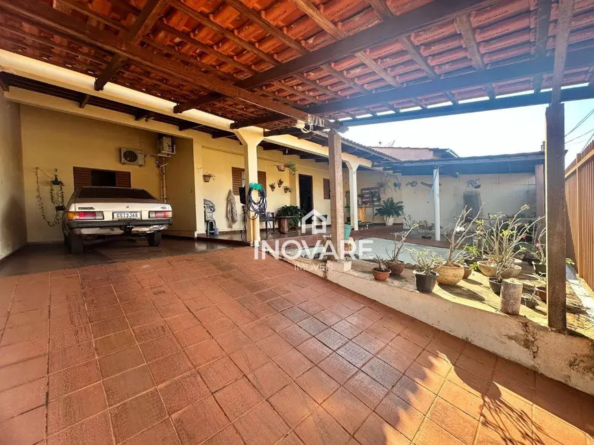 Foto 2 de Casa com 3 quartos à venda e para alugar, 300m2 em Arapora - MG
