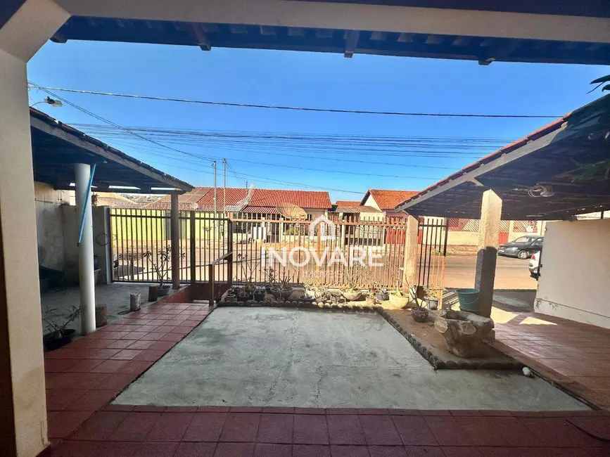 Foto 1 de Casa com 3 quartos à venda e para alugar, 300m2 em Arapora - MG