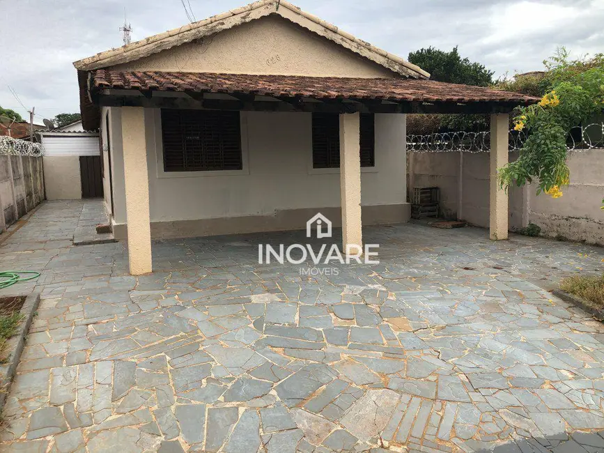Foto 2 de Casa com 3 quartos para alugar, 150m2 em Itumbiara - GO