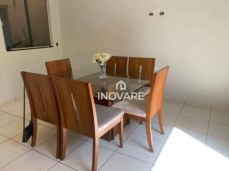 Foto 1 de Casa com 3 quartos à venda, 180m2 em Itumbiara - GO