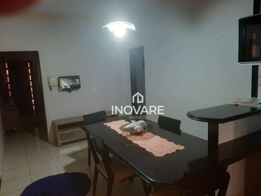 Foto 2 de Casa com 3 quartos à venda, 360m2 em Itumbiara - GO