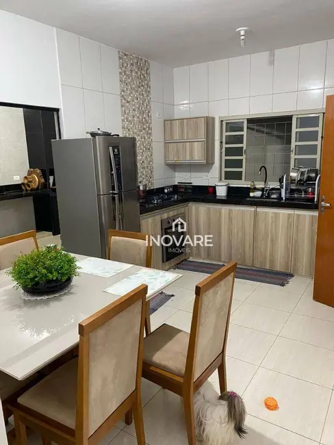 Foto 1 de Casa com 3 quartos à venda, 360m2 em Itumbiara - GO