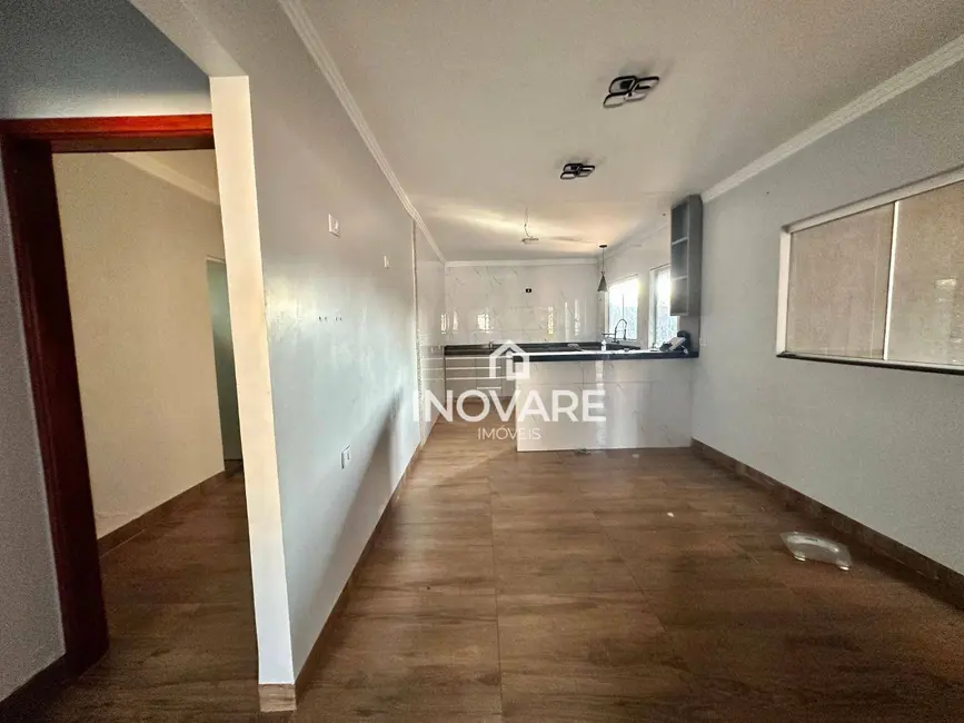 Casa com 3 quartos para alugar, 180m2 em Setor Buritys, Itumbiara - GO - imagem 5 Foto 5 de Casa com 3 quartos para alugar, 180m2 em Setor Buritys, Itumbiara - GO