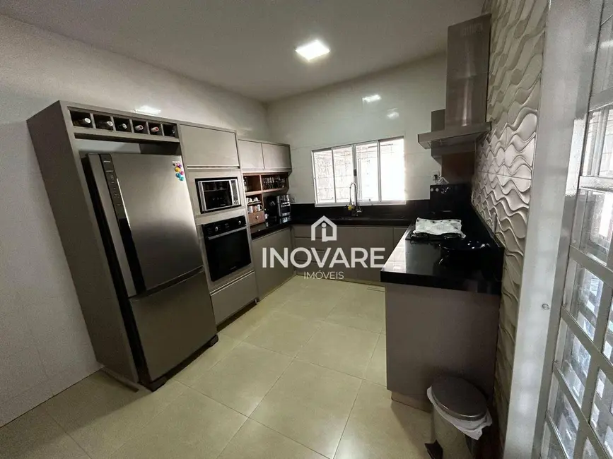 Casa com 3 quartos à venda, 360m2 em Ferreira da Costa, Itumbiara - GO - imagem 4 Foto 4 de Casa com 3 quartos à venda, 360m2 em Ferreira da Costa, Itumbiara - GO